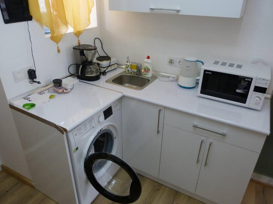 Live-Inn Stunning Apartment On Azneft Sq With President Palace & Old City Views Baku Kültér fotó