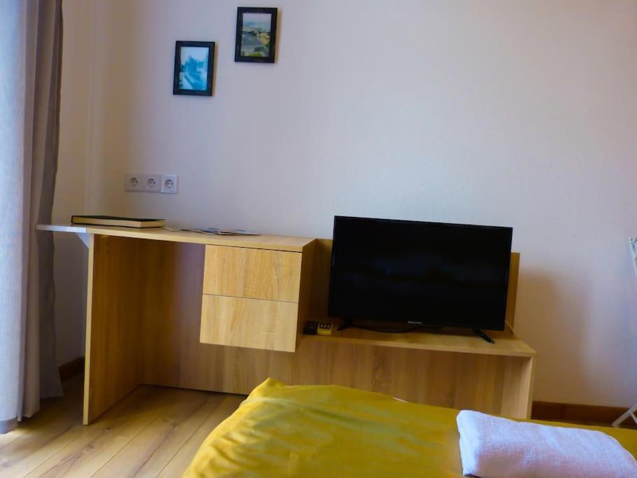 Live-Inn Stunning Apartment On Azneft Sq With President Palace & Old City Views Baku Kültér fotó