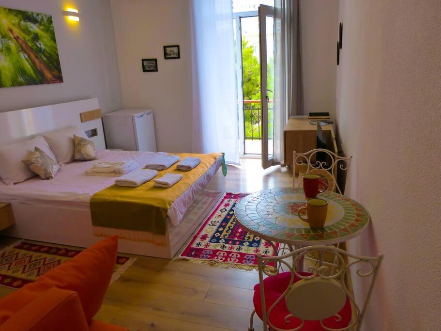 Live-Inn Stunning Apartment On Azneft Sq With President Palace & Old City Views Baku Kültér fotó