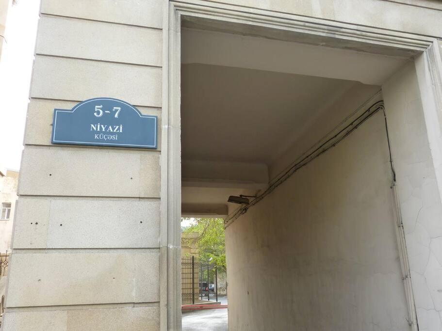 Live-Inn Stunning Apartment On Azneft Sq With President Palace & Old City Views Baku Kültér fotó