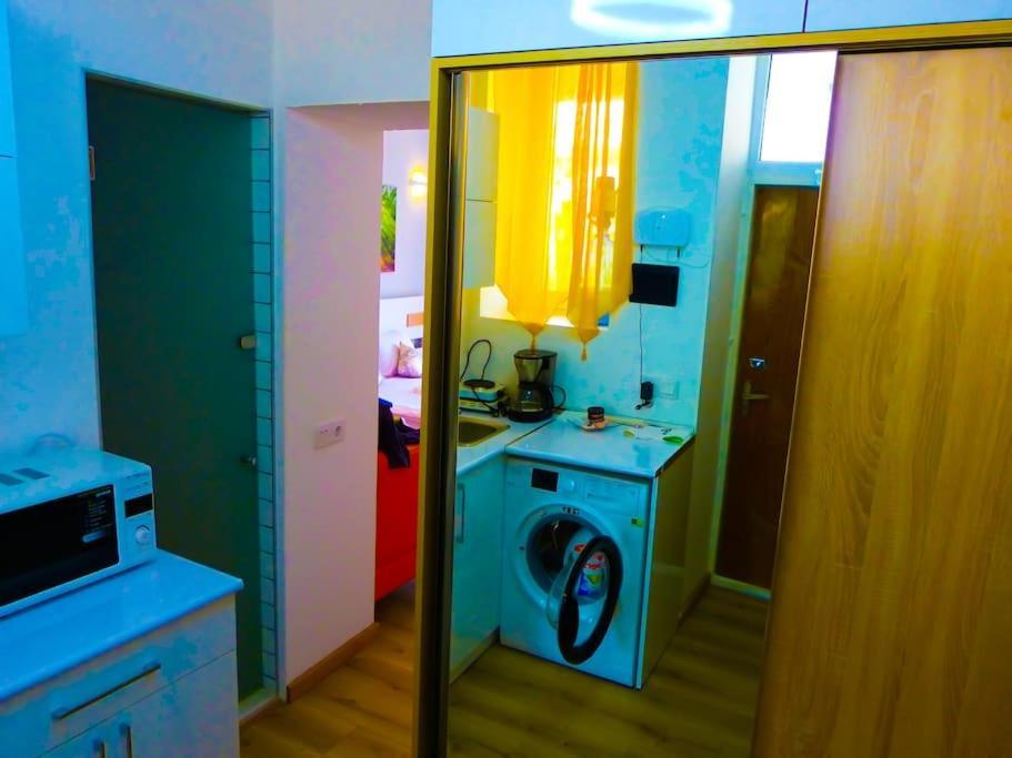 Live-Inn Stunning Apartment On Azneft Sq With President Palace & Old City Views Baku Kültér fotó