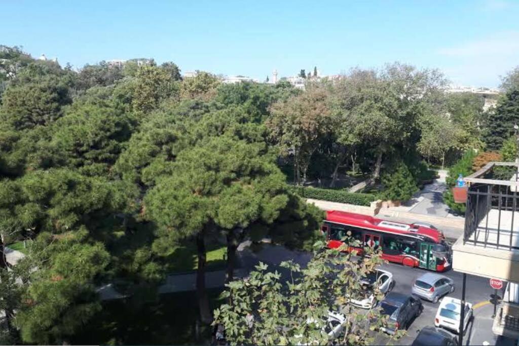 Live-Inn Stunning Apartment On Azneft Sq With President Palace & Old City Views Baku Kültér fotó