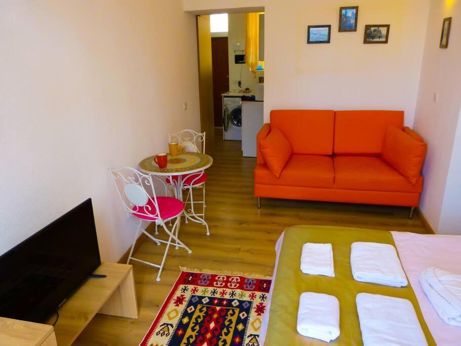 Live-Inn Stunning Apartment On Azneft Sq With President Palace & Old City Views Baku Kültér fotó