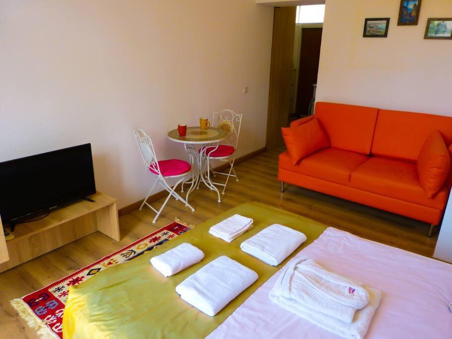 Live-Inn Stunning Apartment On Azneft Sq With President Palace & Old City Views Baku Kültér fotó