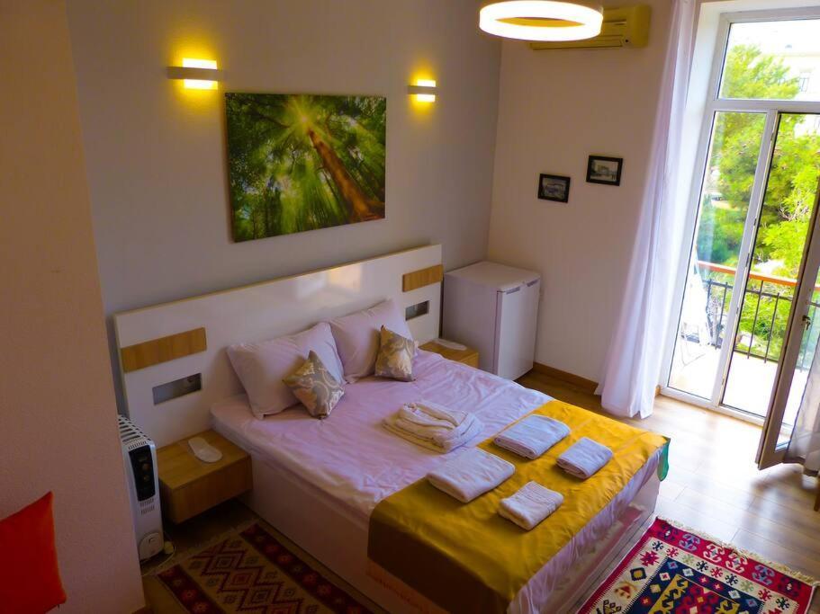 Live-Inn Stunning Apartment On Azneft Sq With President Palace & Old City Views Baku Kültér fotó